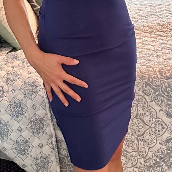 Nicole Miller blue cocktail dress with ruched detailing and knee-length hem  M - Picture 2 of 8